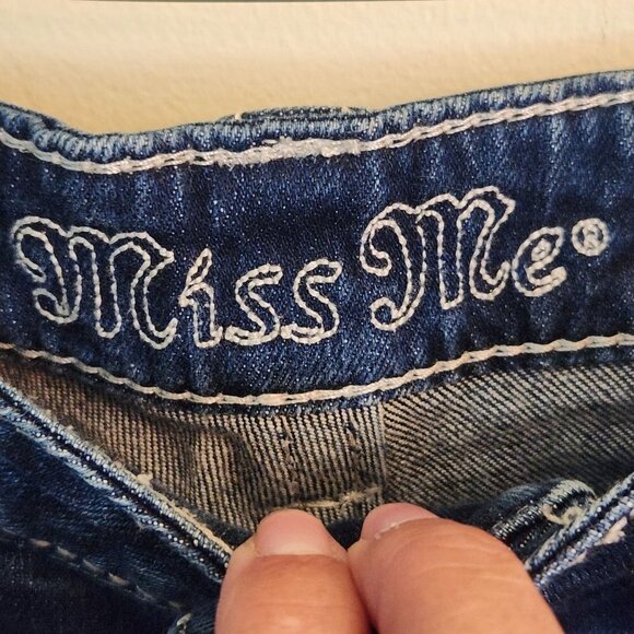 Miss Me JS4009C9 Crop Rhinestone Embellished Detail Jeans Size 28 - Picture 8 of 9